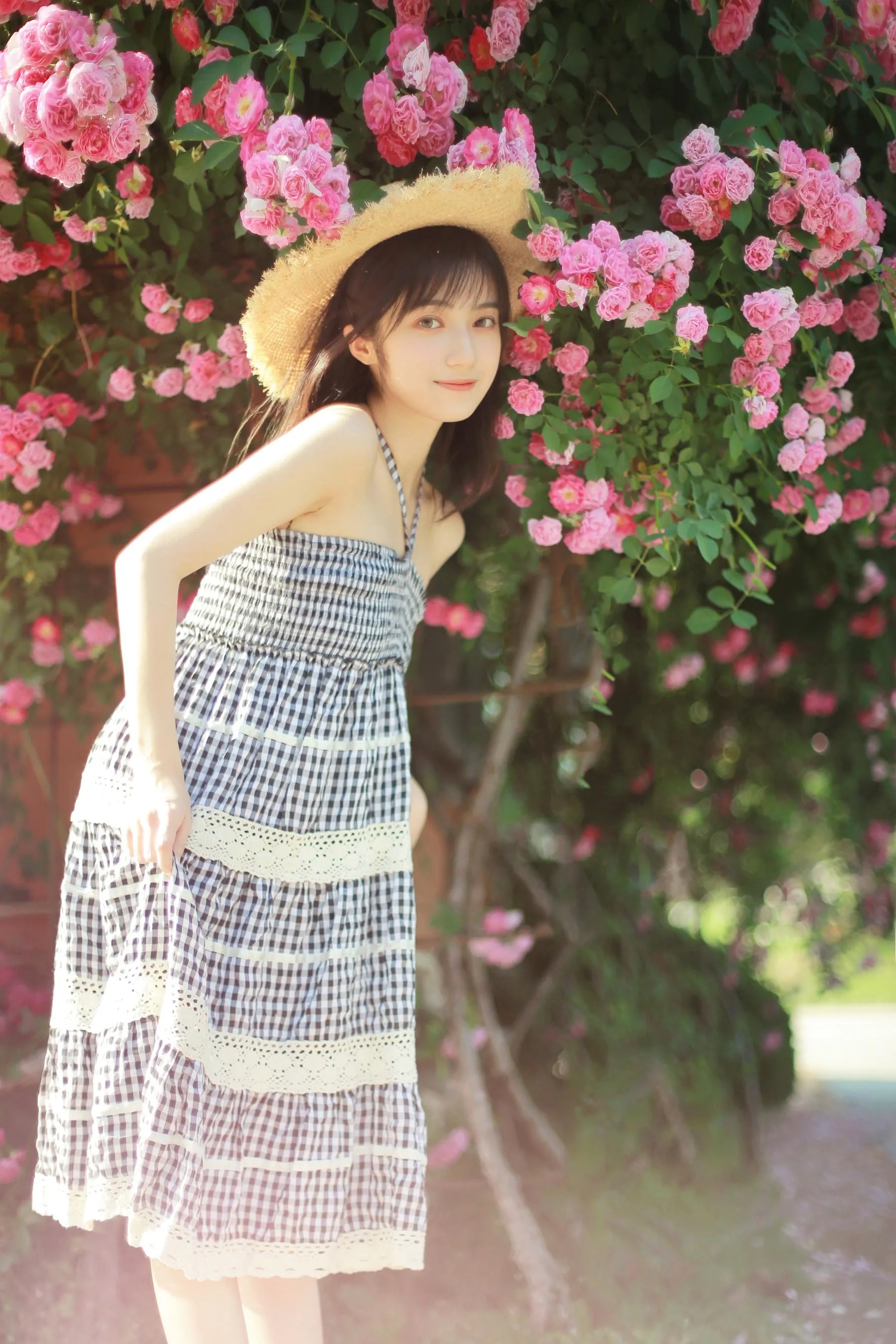 [艺图语] 2022.05.18 蔷薇迟开 月半了吧 [28P]插图7